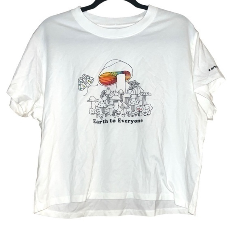 Levi’s M Earth to Everyone tee